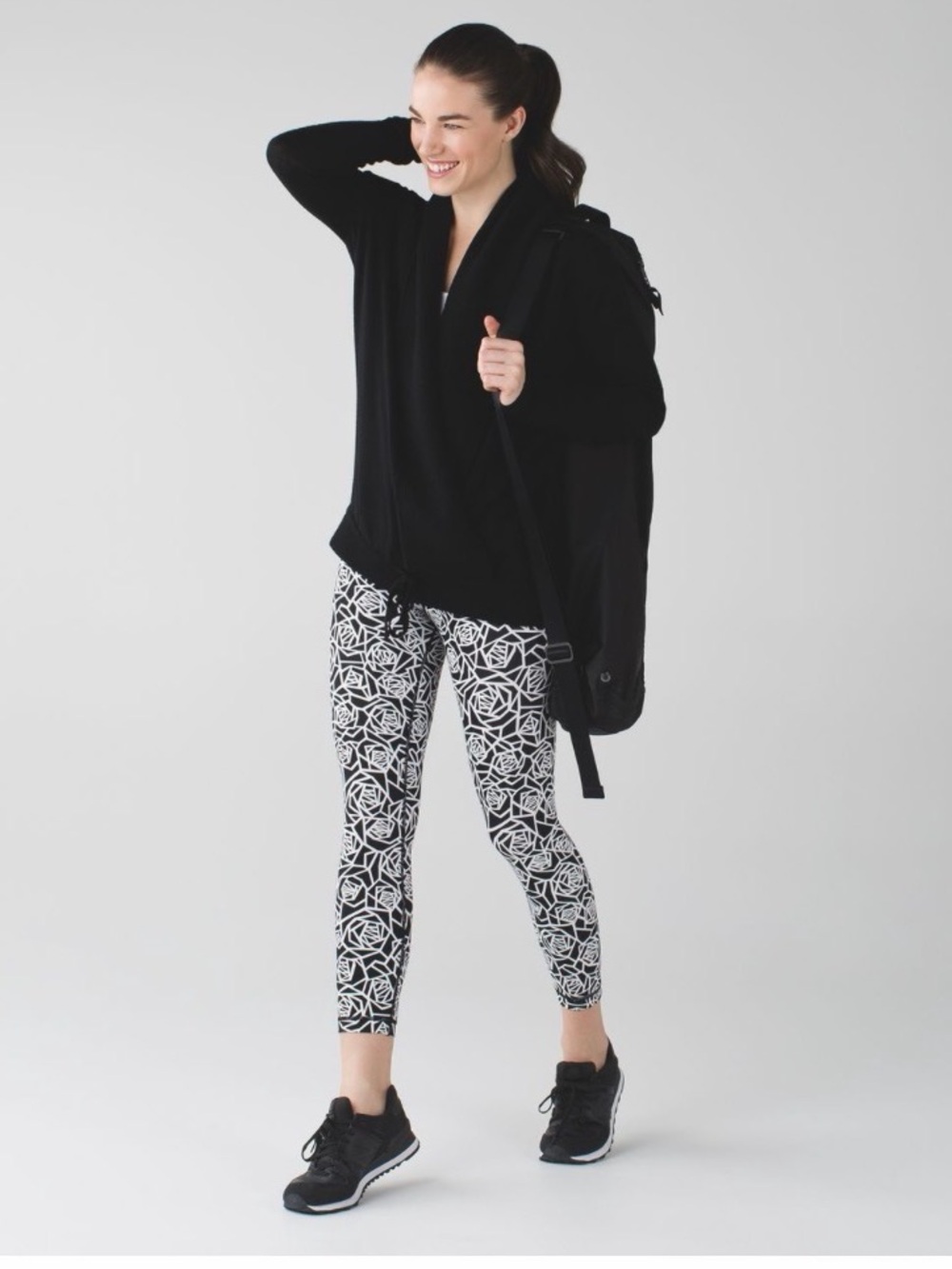 Lululemon High Times Crop *Full-On Luxtreme Posey Black/White size 8